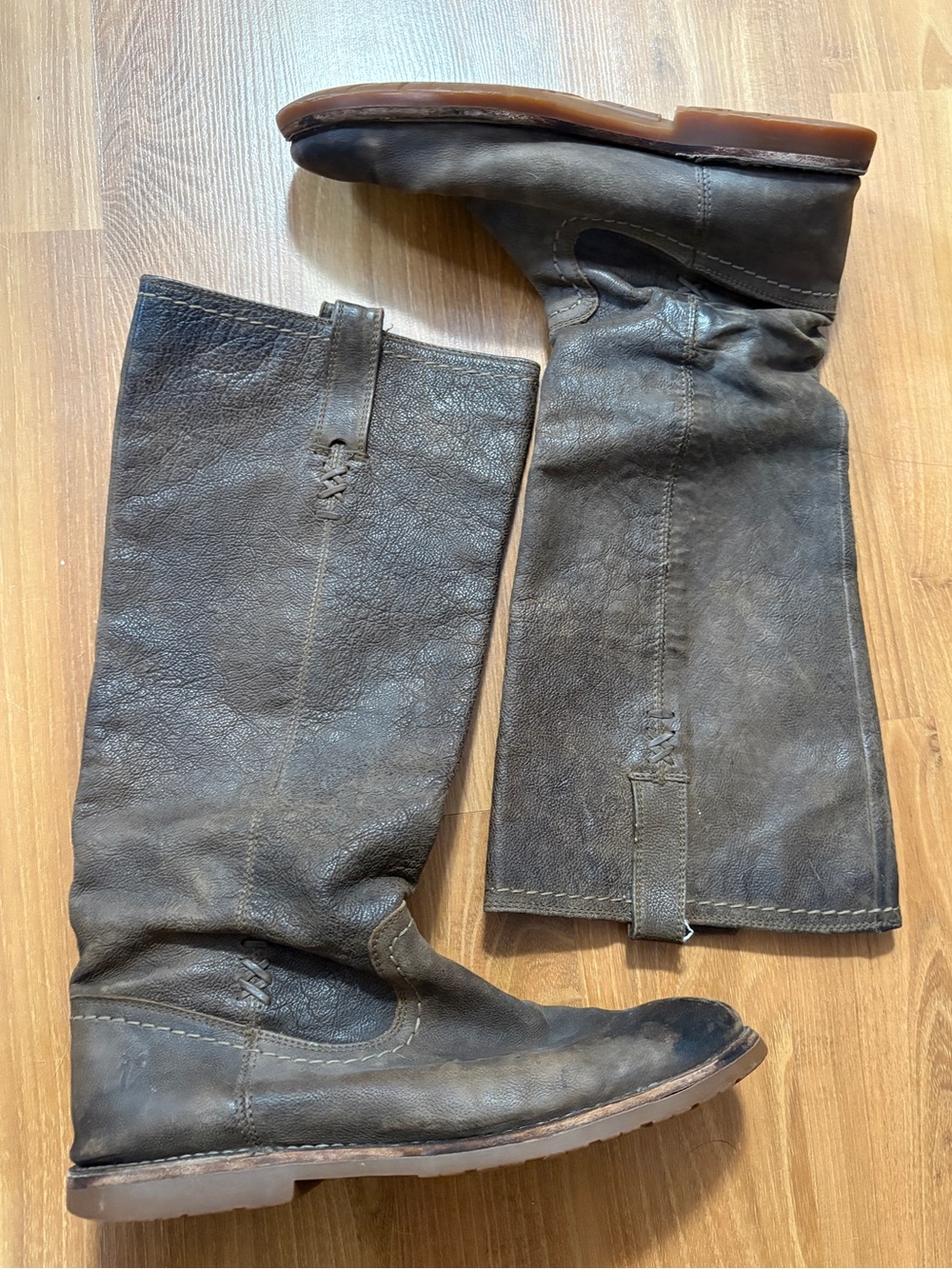Frye Melissa Celia Stitch Distressed Riding boots. Women’s 9.5!